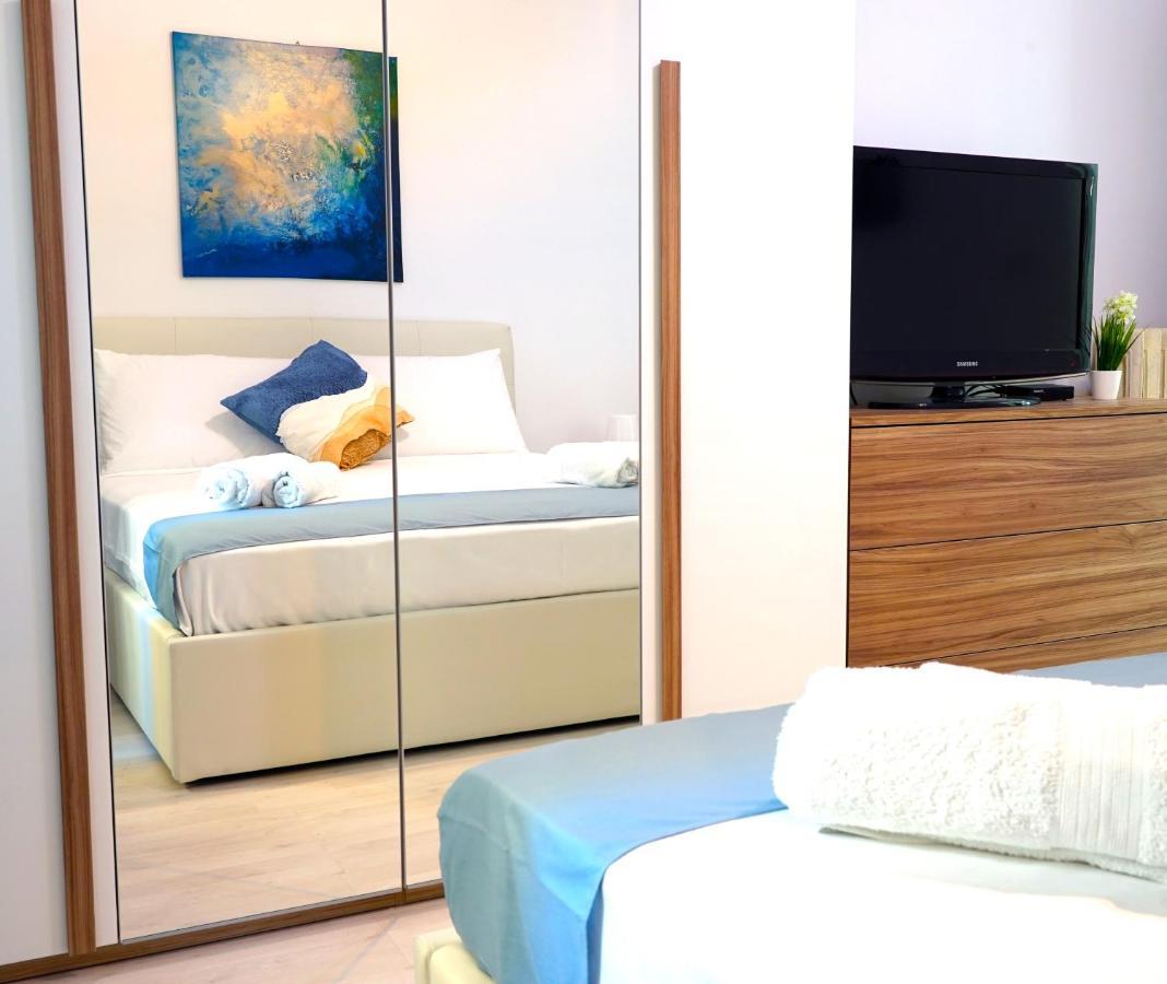 Hostly - Vittoria House - Near The Center With Private Parking Nápoles Exterior foto