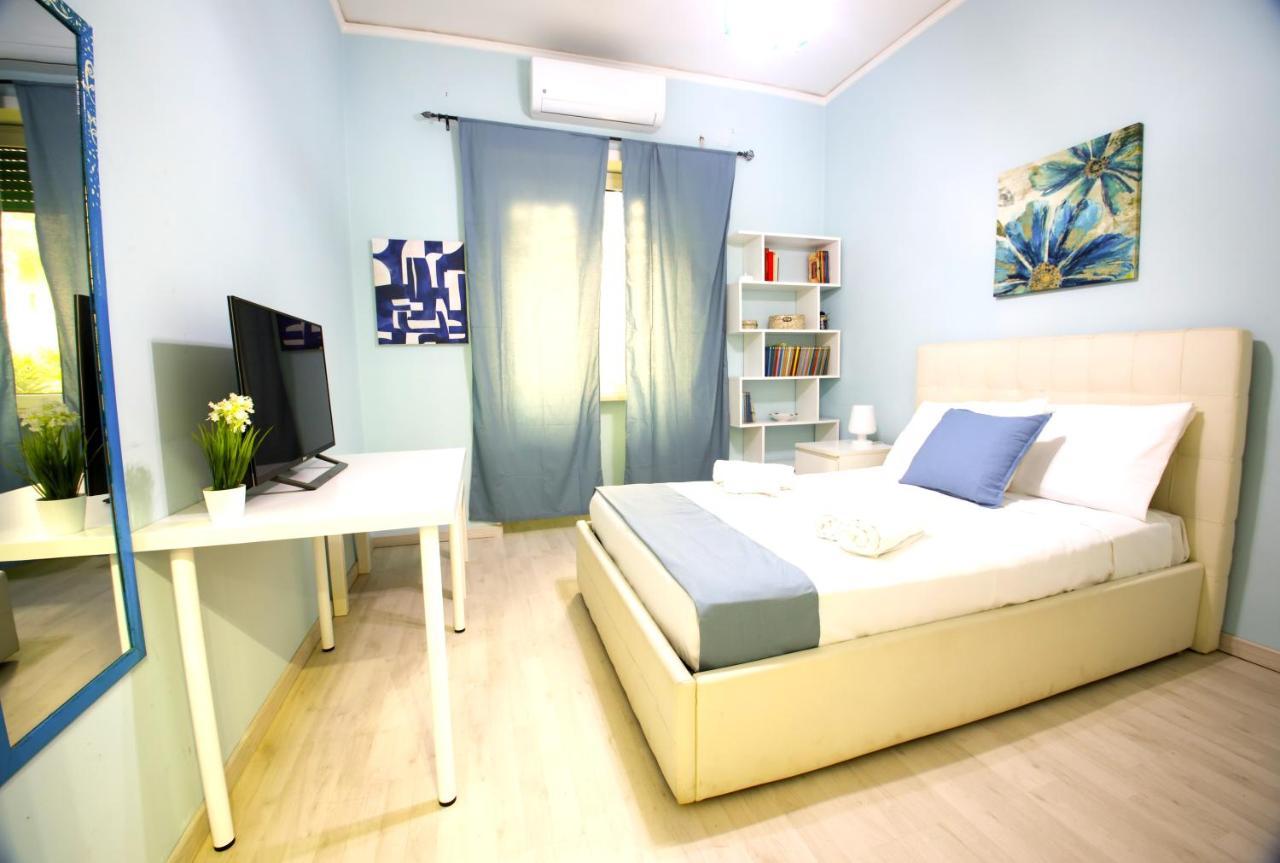 Hostly - Vittoria House - Near The Center With Private Parking Nápoles Exterior foto