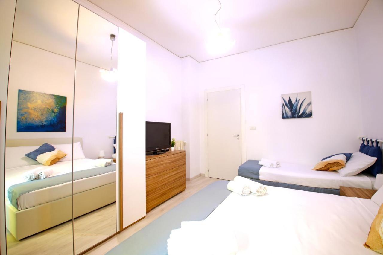 Hostly - Vittoria House - Near The Center With Private Parking Nápoles Exterior foto